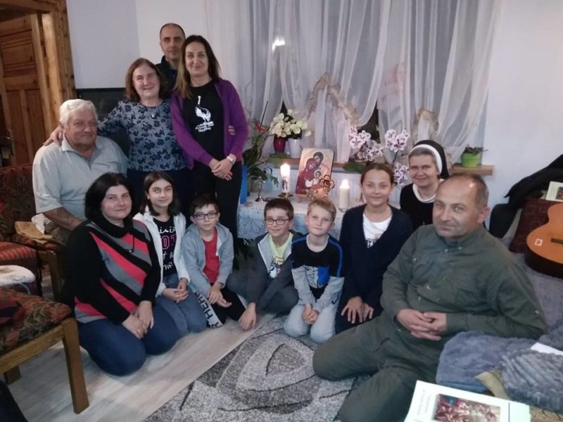 Intronizacja Świętej Rodziny